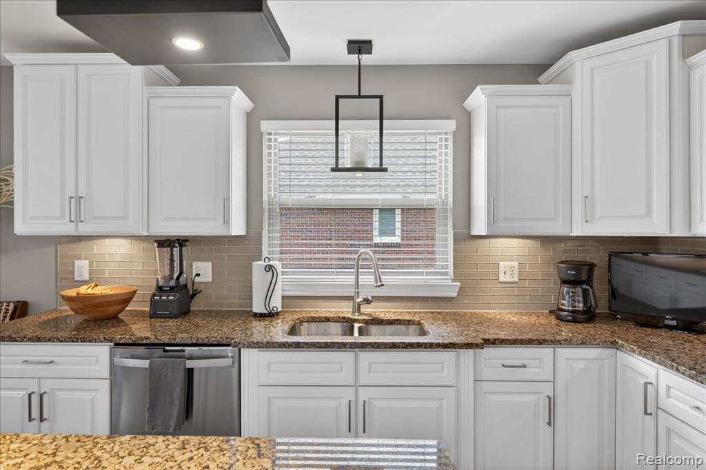 20196 Huron Drive, Clinton Twp, MI 48038 — Photo 11
