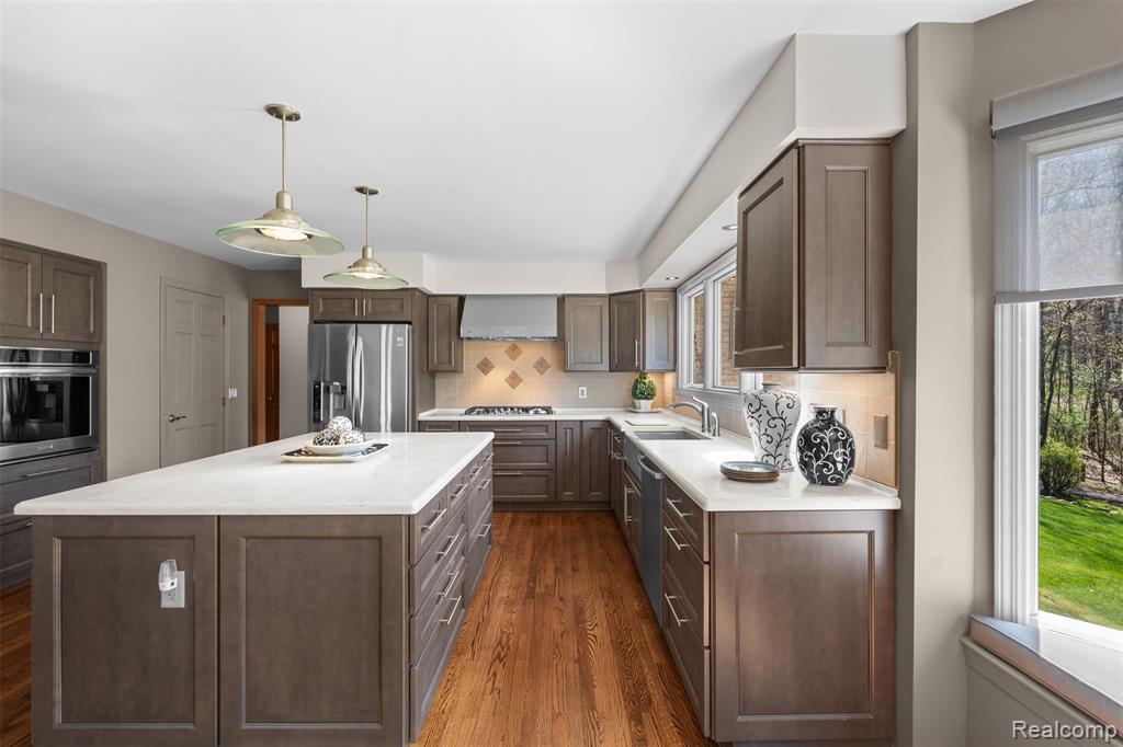 561 Valley Drive, Milford, MI 48381 — Photo 15