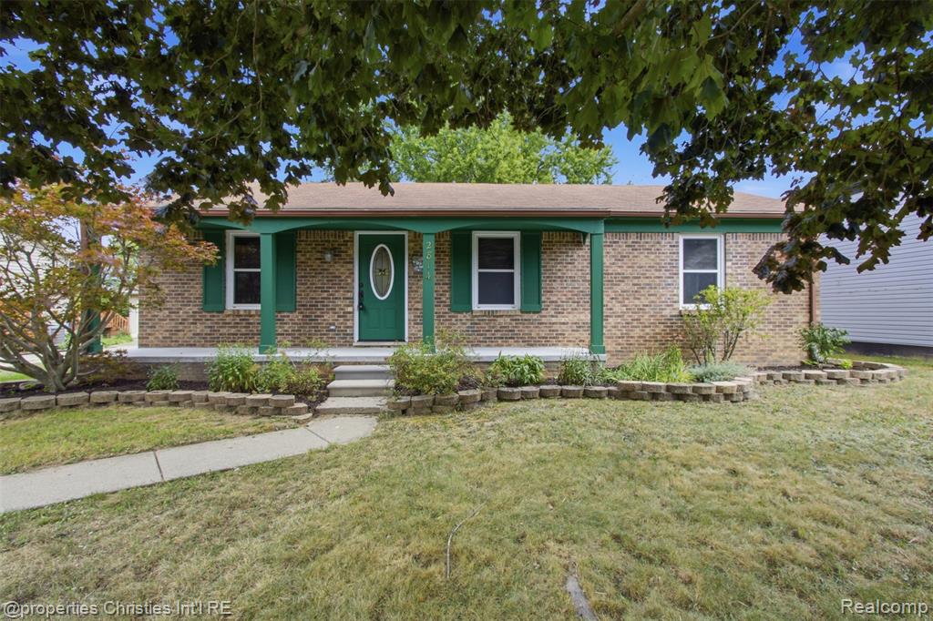 2814 Warrior Drive, Wixom, MI 48393