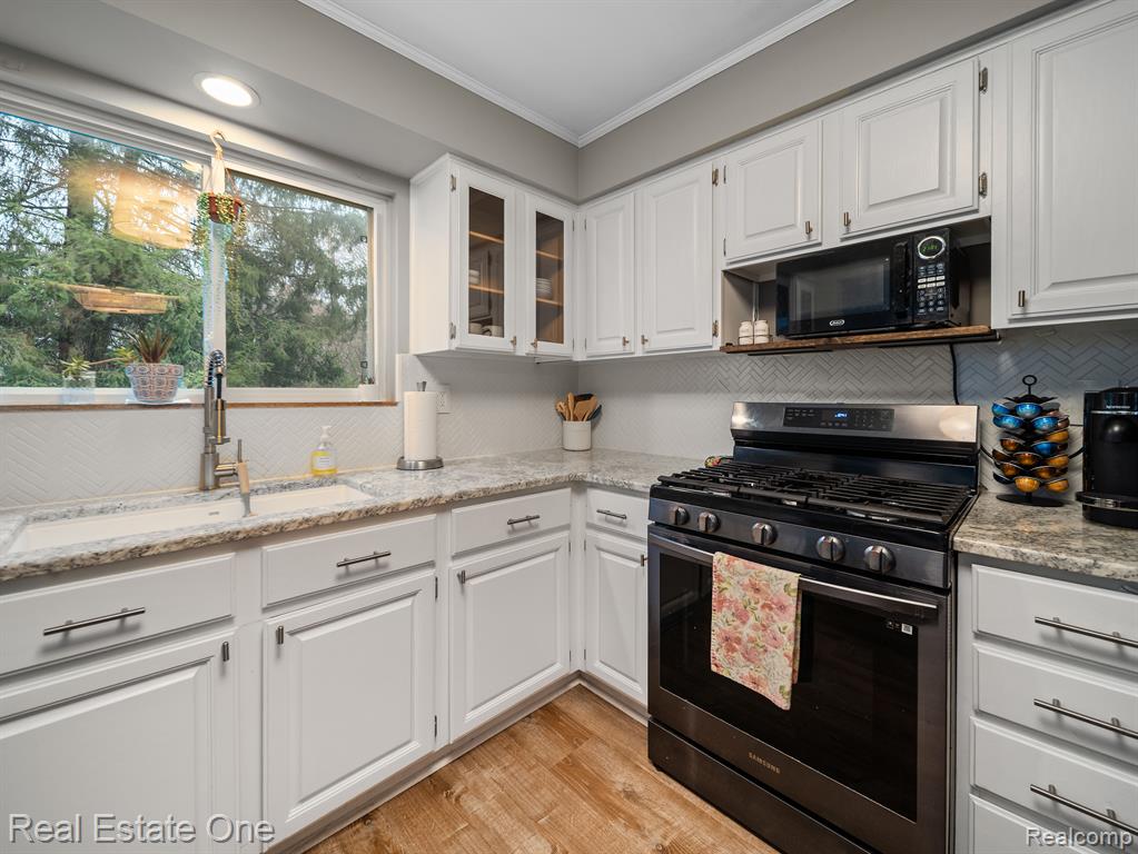 5219 PINE HILL Circle, Howell, MI 48843 — Photo 8