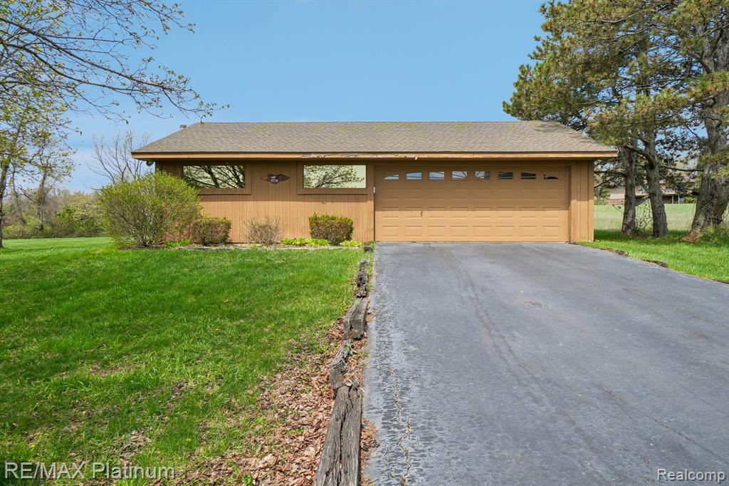 555 Crawford Farm Lane, Milford, MI 48380 — Photo 49