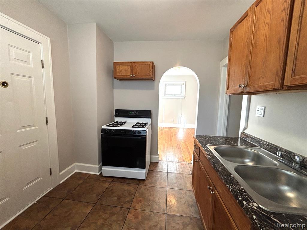 536 E Jarvis Avenue, Hazel Park, MI 48030 — Photo 7