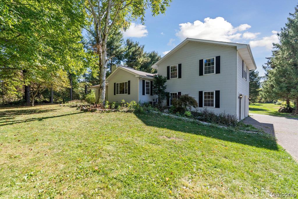2860 E Coon Lake Road, Howell, MI 48843 — Photo 2