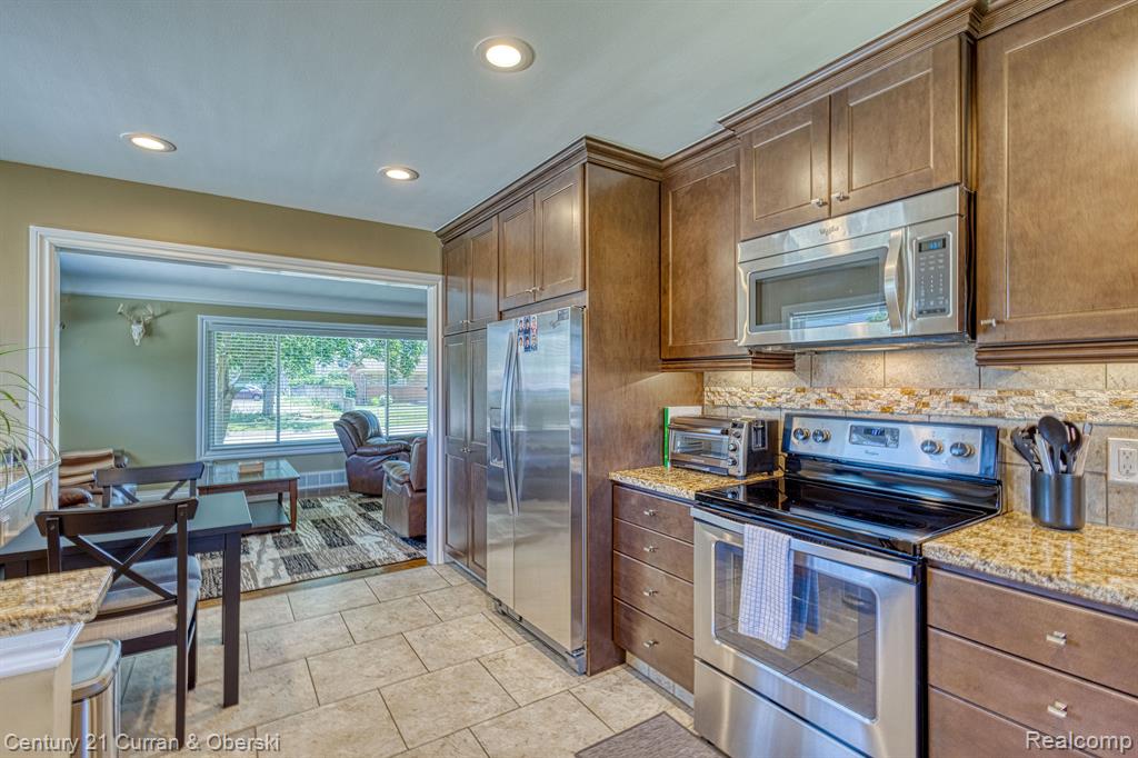 8943 ROSLYN Street, Livonia, MI 48150 — Photo 7