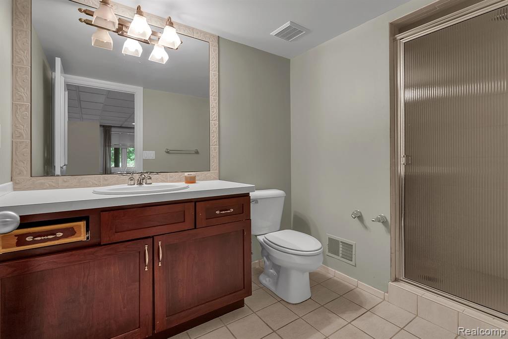 5779 Pinecrest Estates Drive, Ann Arbor, MI 48105 — Photo 54
