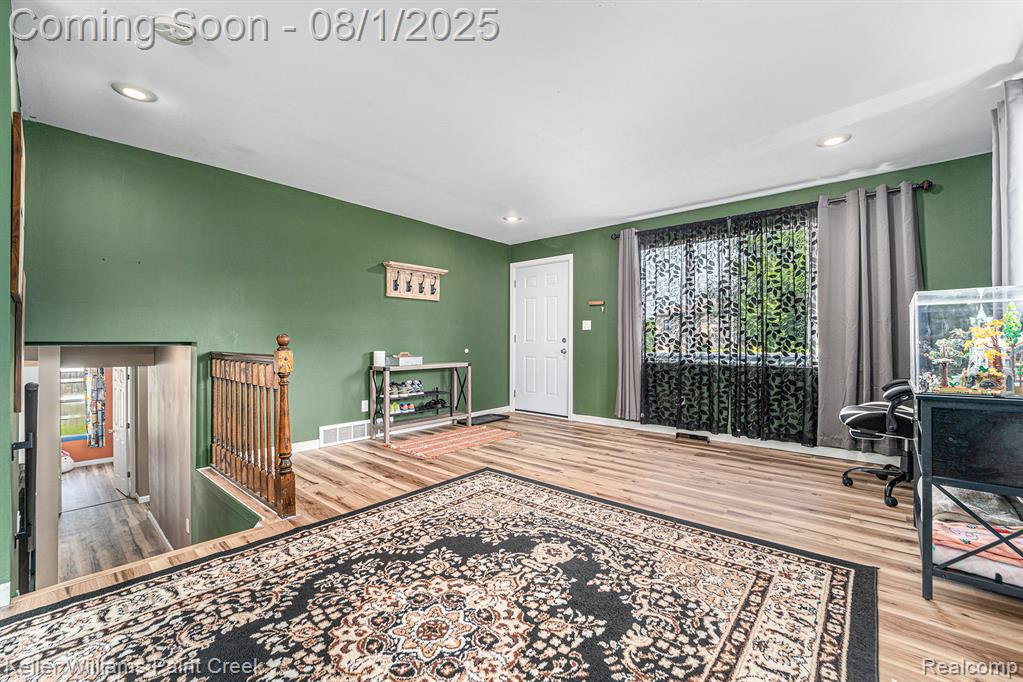 4135 Fenmore Avenue, Waterford, MI 48328 — Photo 5