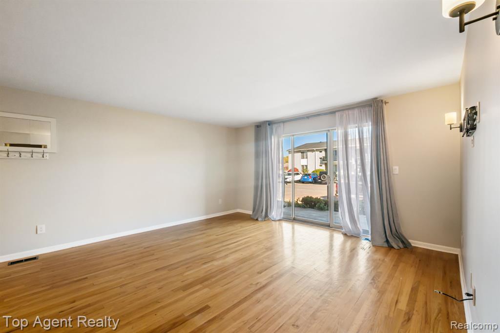 8353 Kennedy Circle, Warren, MI 48093 — Photo 11