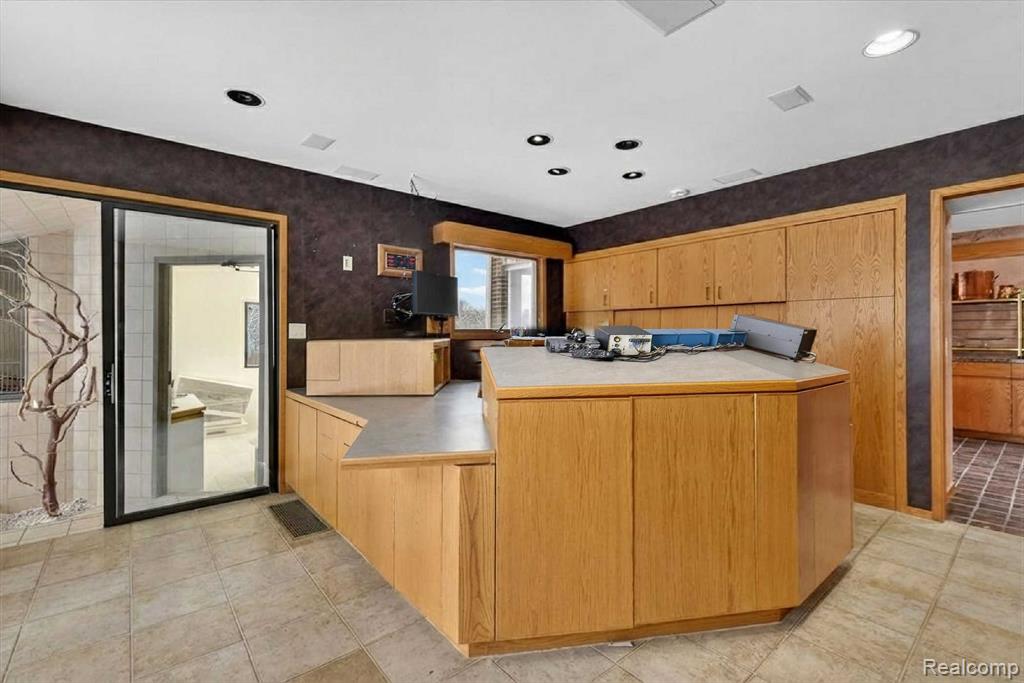 2551 Patterson Lake Road, Pinckney, MI 48169 — Photo 33