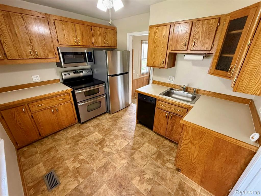3911 20th Street, Wyandotte, MI 48192 — Photo 15
