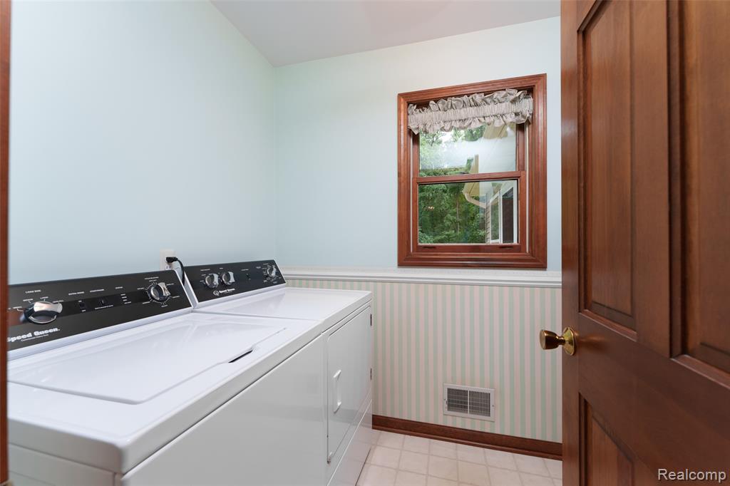 7511 Welle Road, Brighton, MI 48116 — Photo 16