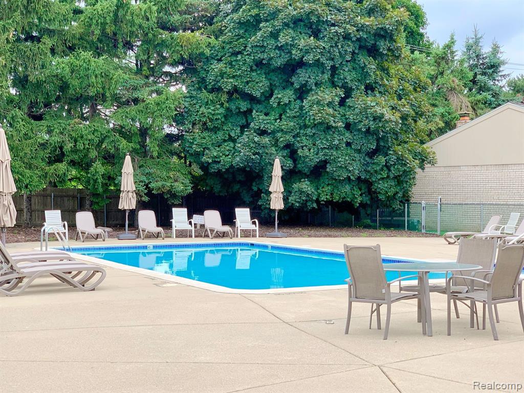 5132 WOODLANDS Lane, Bloomfield Hills, MI 48302 — Photo 35