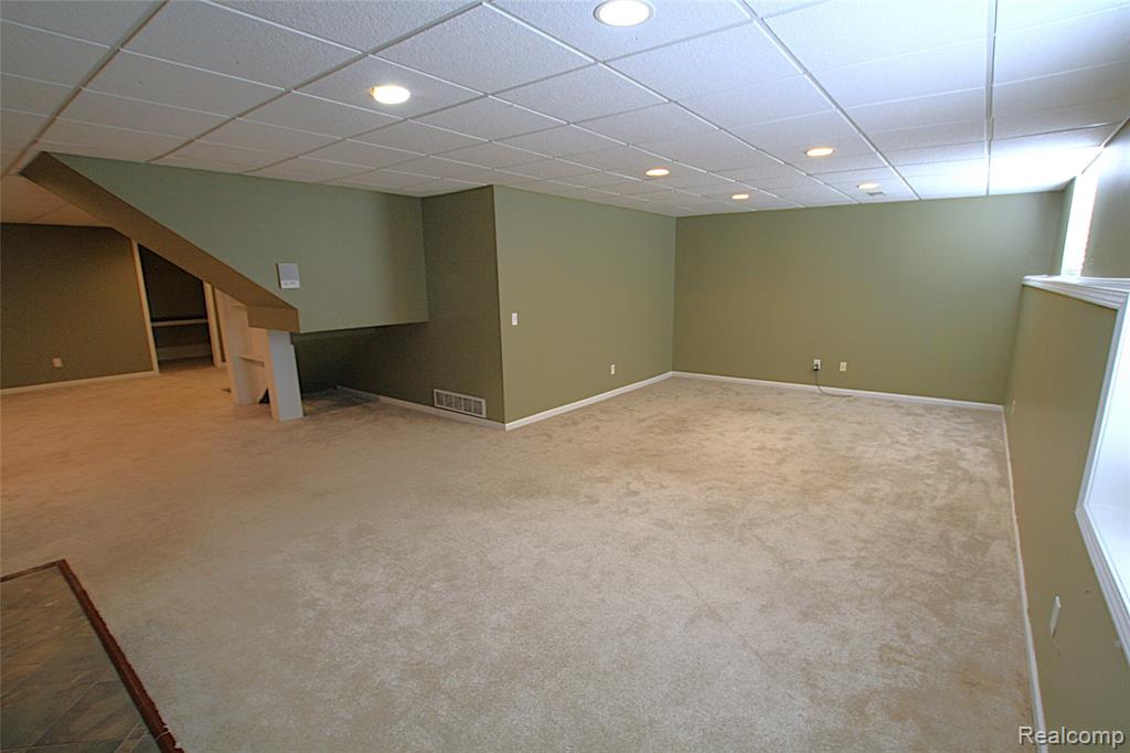 11152 Woodfield Parkway, Grand Blanc, MI 48439 — Photo 32
