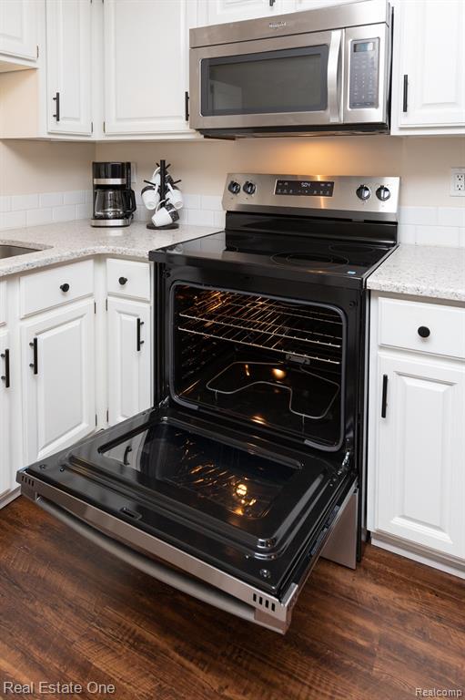 233 PINEWOOD Circle, Plymouth, MI 48170 — Photo 14