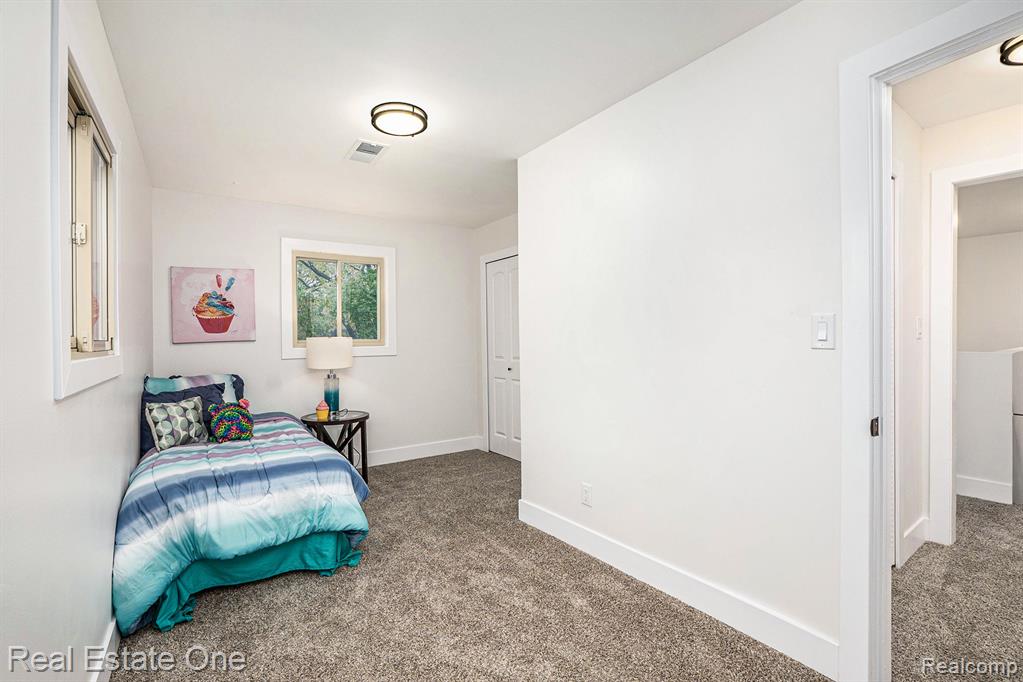 4558 Universal Street, Dearborn Heights, MI 48125 — Photo 13