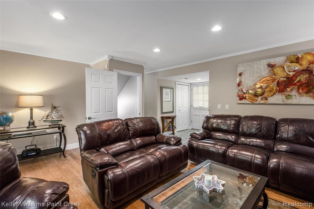 5778 NEW MEADOW Drive, Ypsilanti, MI 48197 — Photo 8