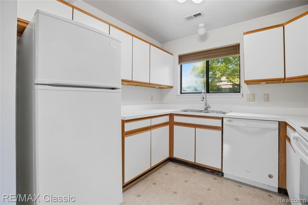42670 Lilley Pointe Drive, Canton, MI 48187 — Photo 9