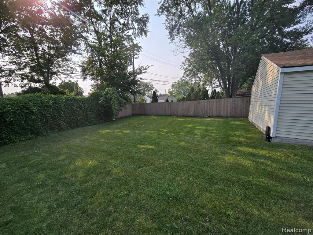 535 Lytle Place, Garden City, MI — Photo 35