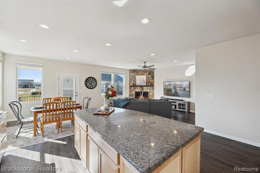 527 HOLMDALE Way, Ann Arbor, MI 48108 — Photo 16