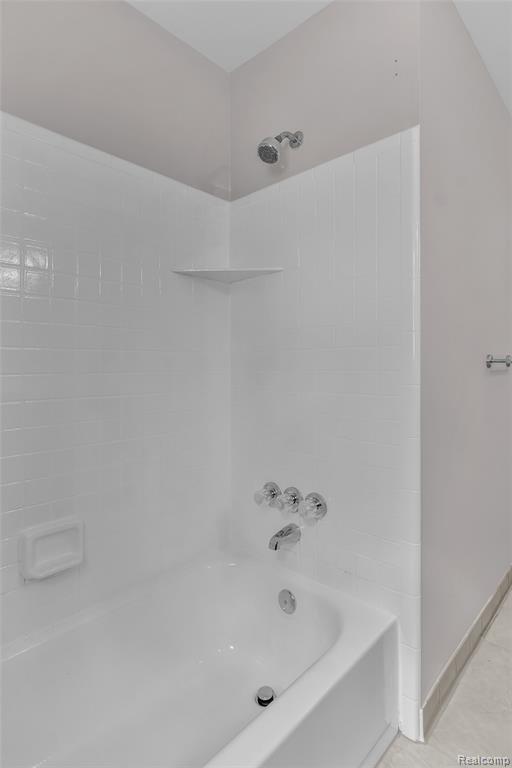 5310 Pond Bluff Drive, West Bloomfield, MI 48323 — Photo 55