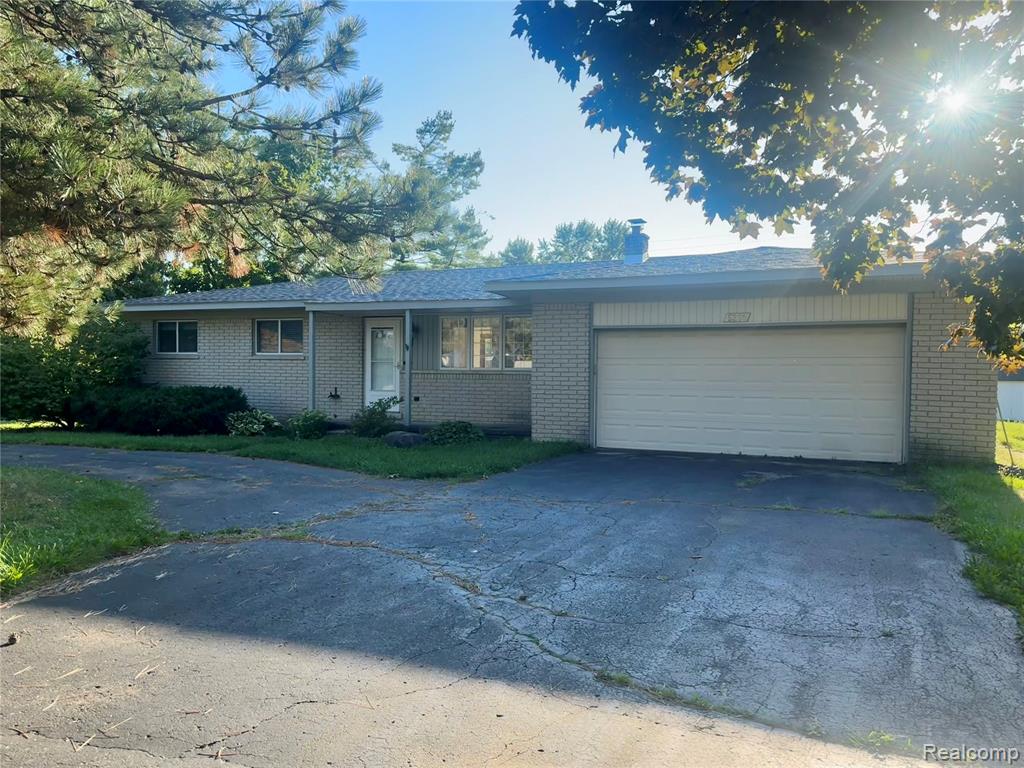 5260 Daniels Drive, Troy, MI 48098