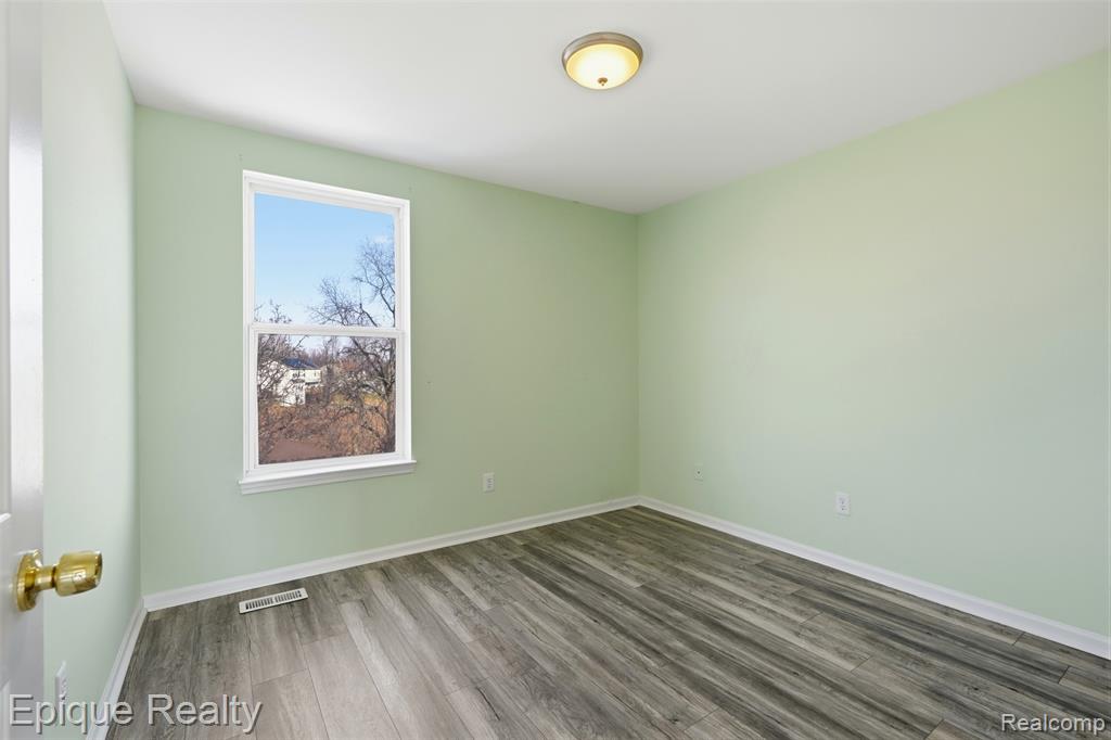 7858 Turrillium Lane, Waterford, MI 48327 — Photo 18