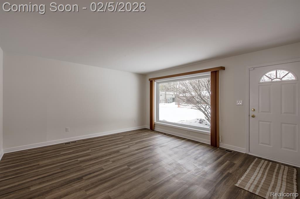 21123 Laurelwood Street, Farmington, MI 48336 — Photo 5