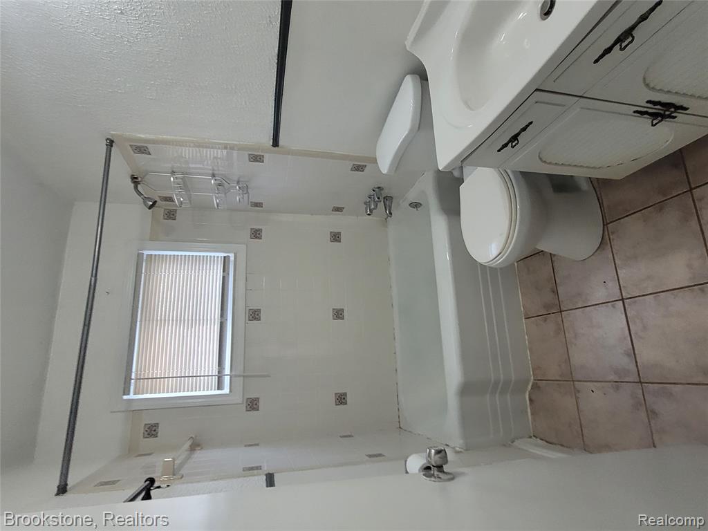 438 W Goulson Avenue, Hazel Park, MI 48030 — Photo 8