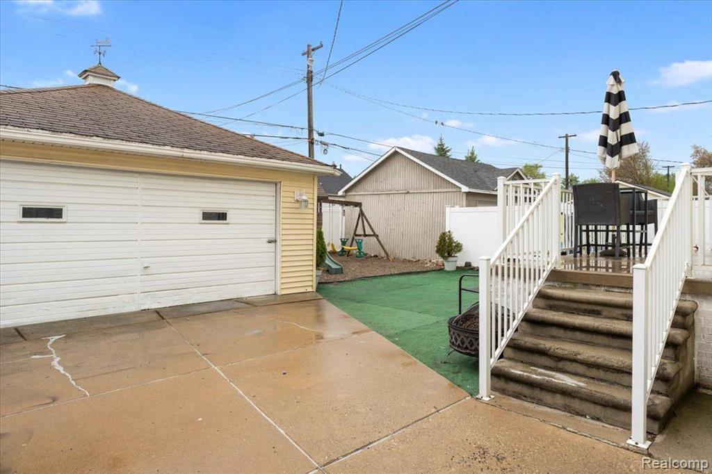 637 EMMONS Boulevard, Wyandotte, MI 48192 — Photo 30