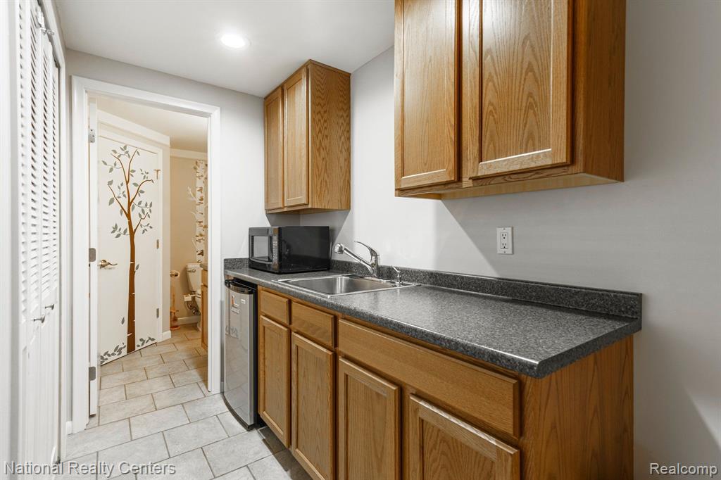 825 E WARDLOW Road, Highland, MI 48356 — Photo 43