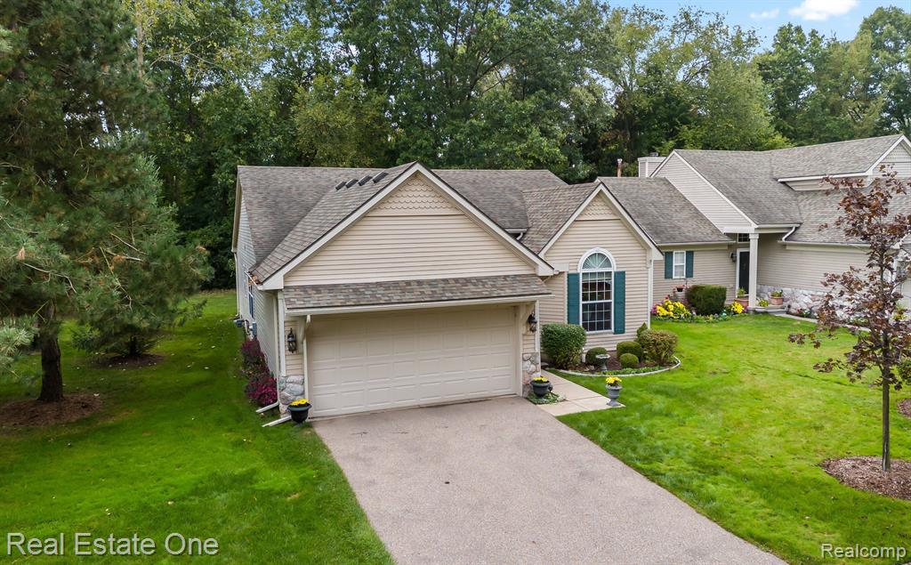 907 CALPERNIA, 29, Wixom, MI 48393 — Photo 28