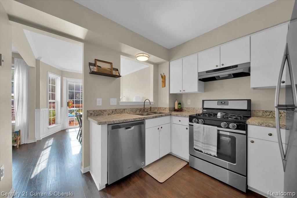 4414 HUNTERS Circle E, Canton, MI 48188 — Photo 9