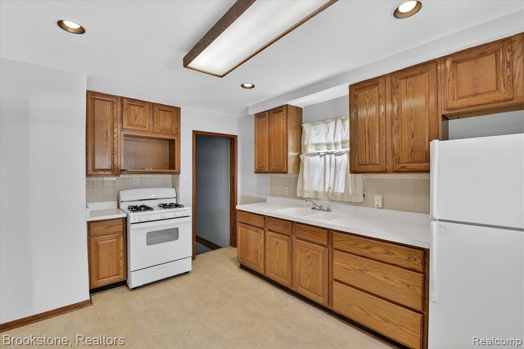 14801 Pennsylvania Road, Riverview, MI 48193 — Photo 10