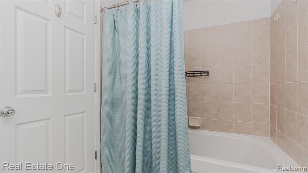 28209 Oakmonte Circle E, 60, New Hudson, MI 48165 — Photo 37