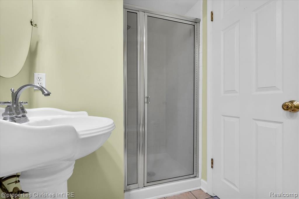 6651 Hearthside Court, West Bloomfield, MI — Photo 18