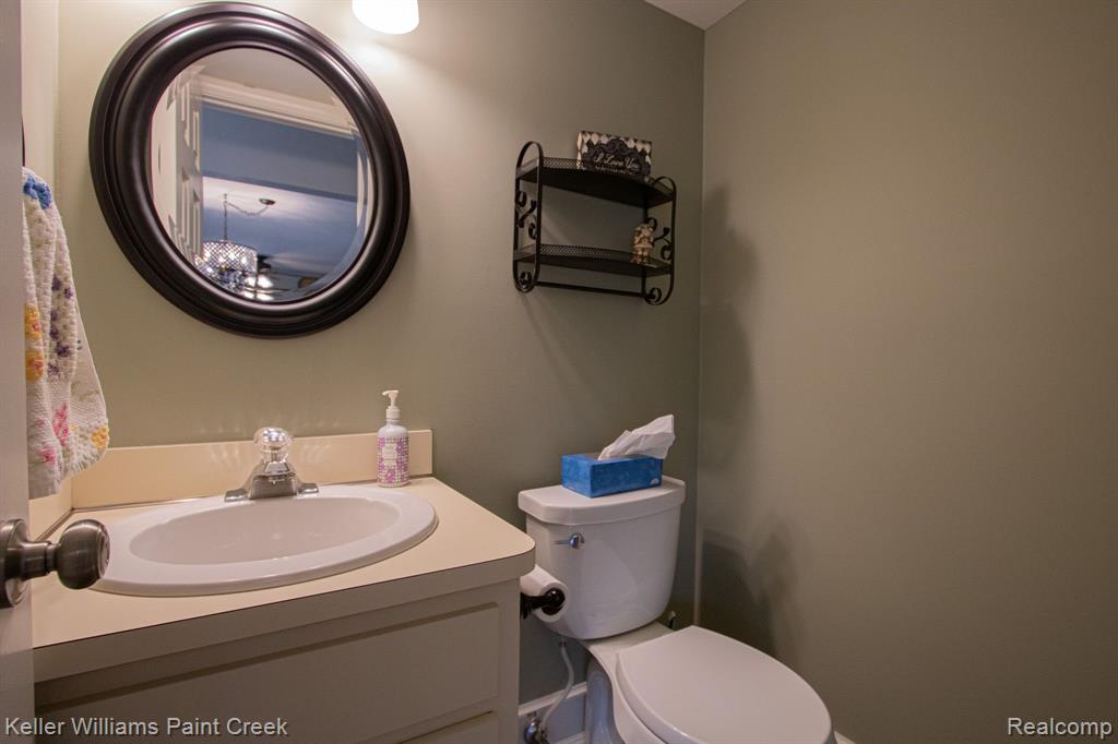 42200 LOCHMOOR Street, Clinton Twp, MI 48038 — Photo 24