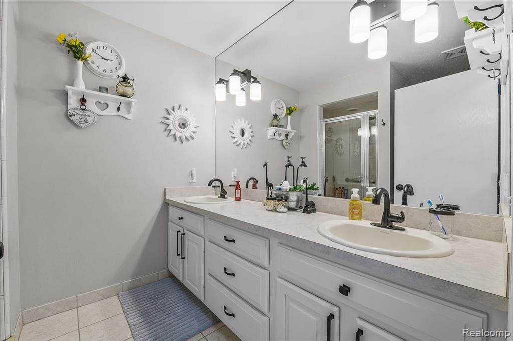 4462 Glenoaks Court, Warren, MI 48092 — Photo 17