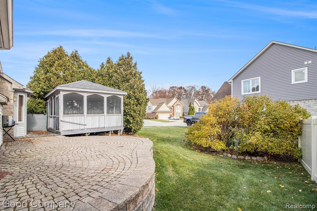 24163 Curt Drive, Brownstown, MI 48183 — Photo 33