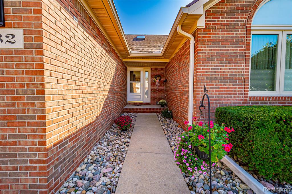 582 Snowbird Circle E Circle E, St. Clair, MI 48079 — Photo 3