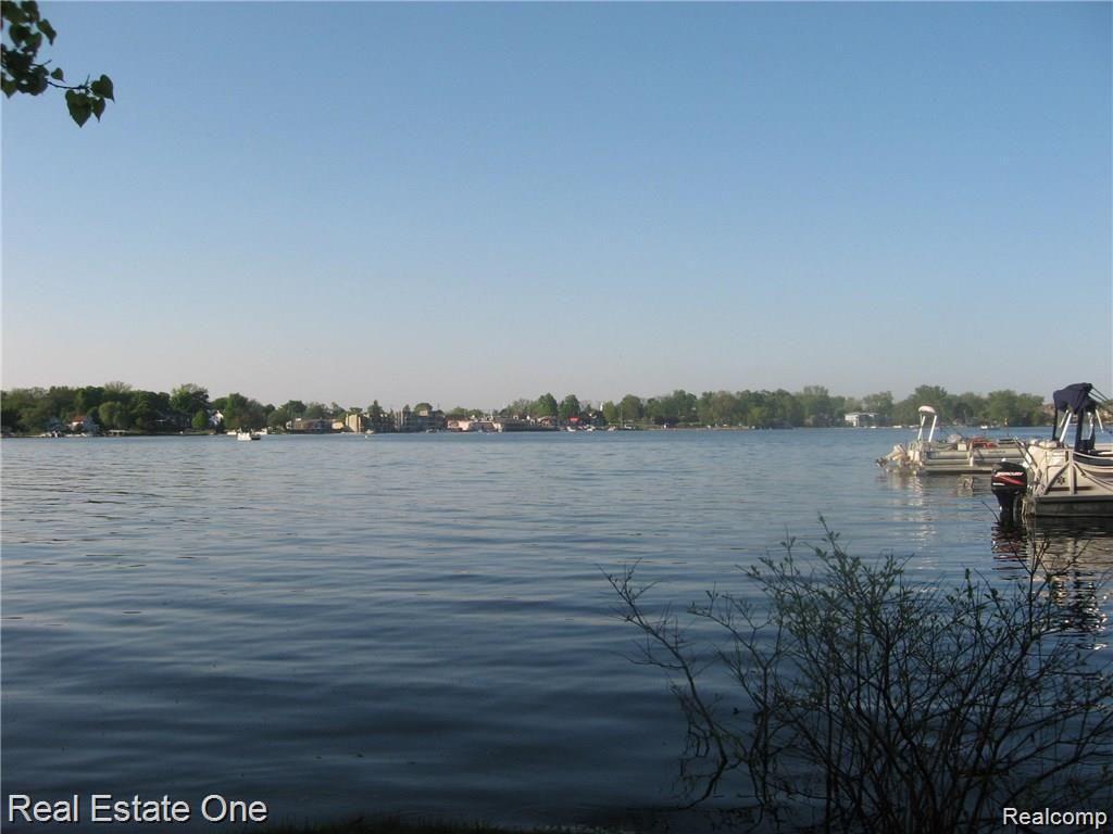44700 BAYVIEW Drive, Novi, MI — Photo 20
