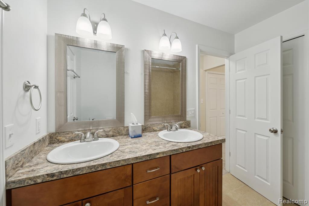 5849 Whispering Oaks Drive, Howell, MI 48855 — Photo 20