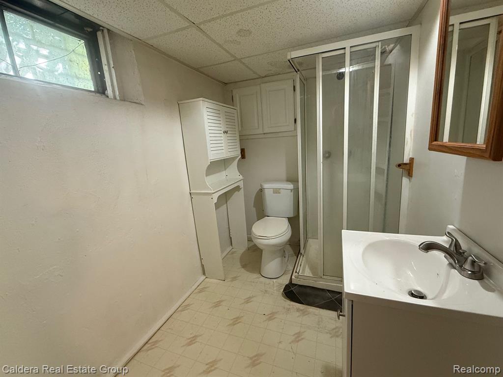 733 Black Avenue, Flint, MI 48505 — Photo 13