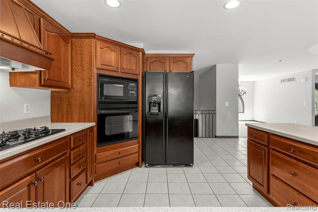 8329 Gray Street, Westland, MI — Photo 16