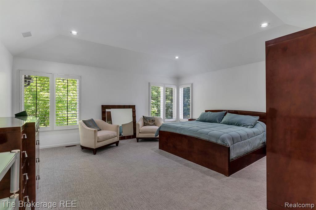 6995 HAWK WOODS Court, West Bloomfield, MI — Photo 27