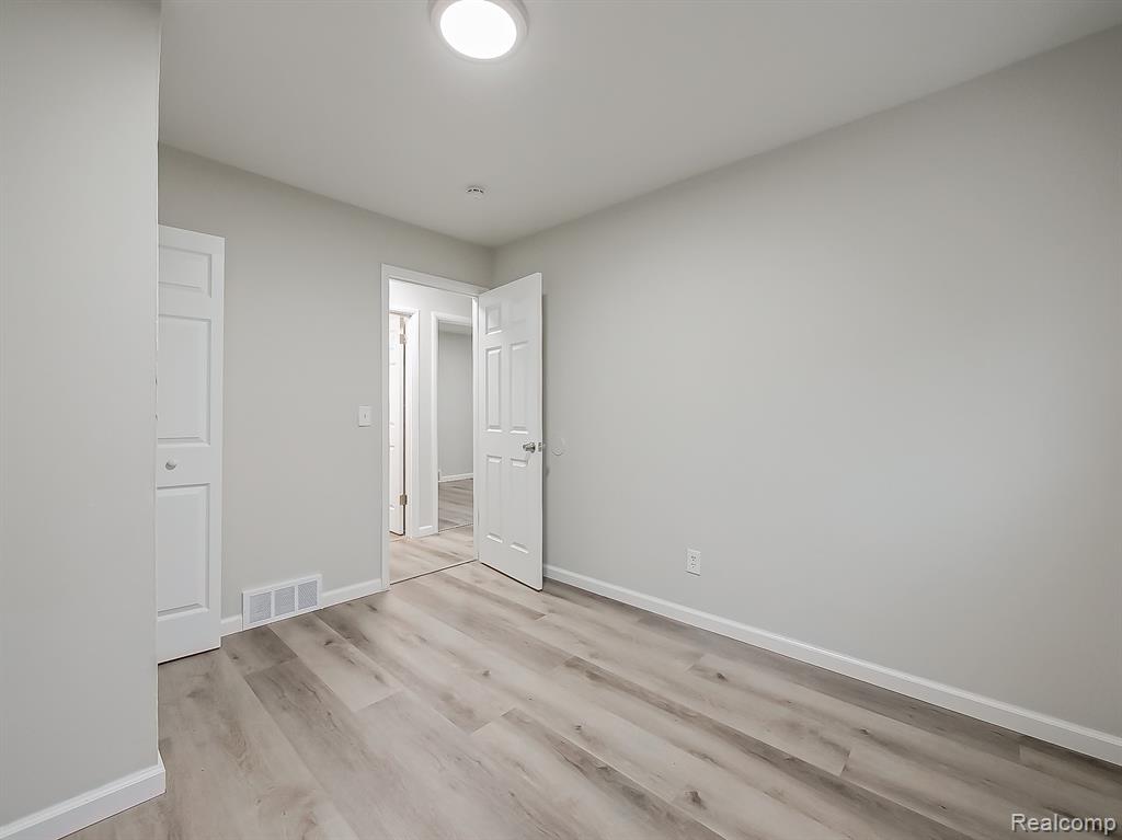536 Emerson Avenue, Pontiac, MI 48342 — Photo 16