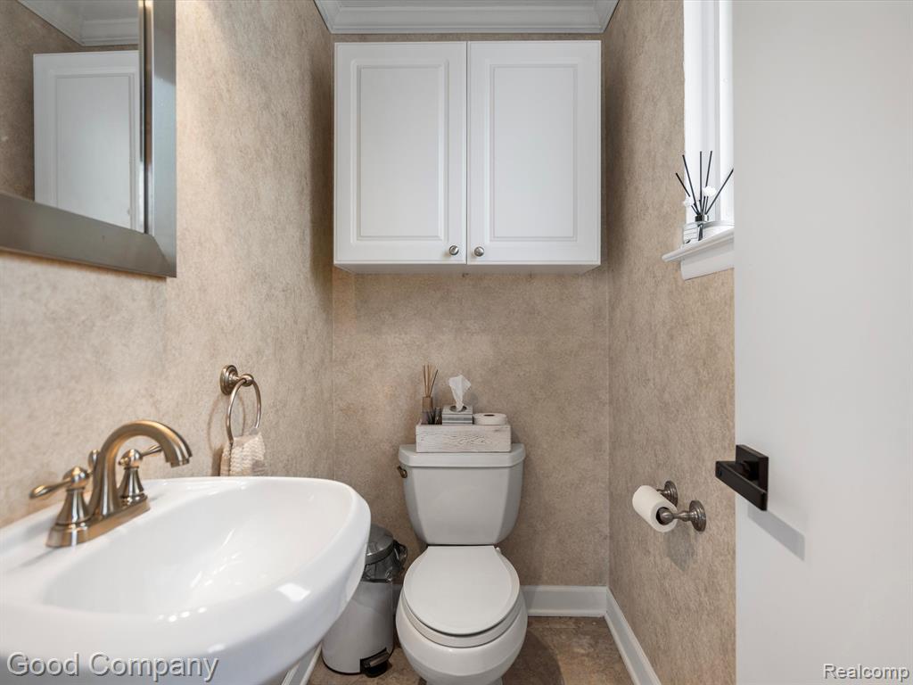 833 TANGLEWOOD Drive, Madison Heights, MI 48071 — Photo 16