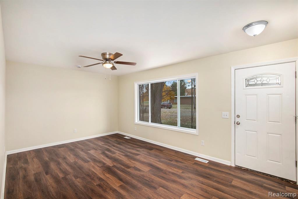 5111 Paro Drive, Flint, MI 48506 — Photo 5