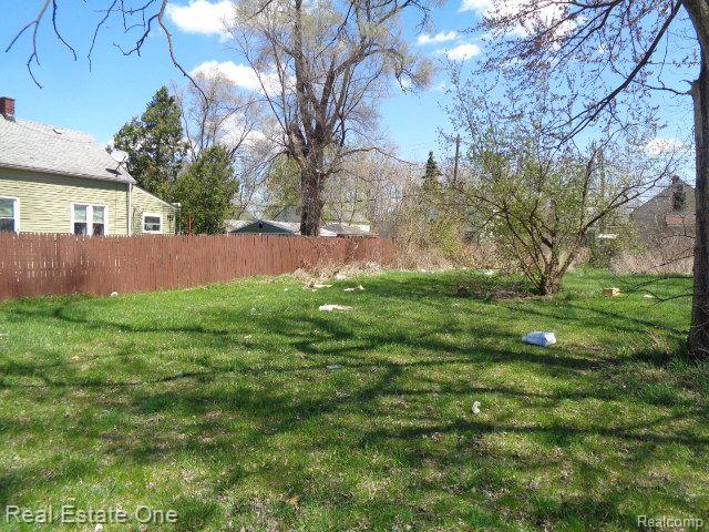 11802 SAINT LOUIS Street, Hamtramck, MI 48212 — Photo 5