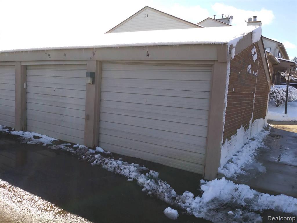 38957 COUNTRY Circle, Farmington Hills, MI 48331 — Photo 27