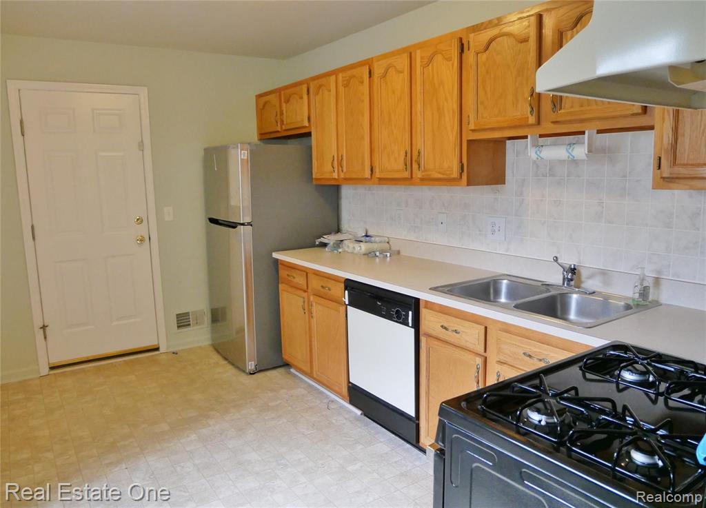 5499 Seabreeze Lane, Sterling Heights, MI 48310 — Photo 6