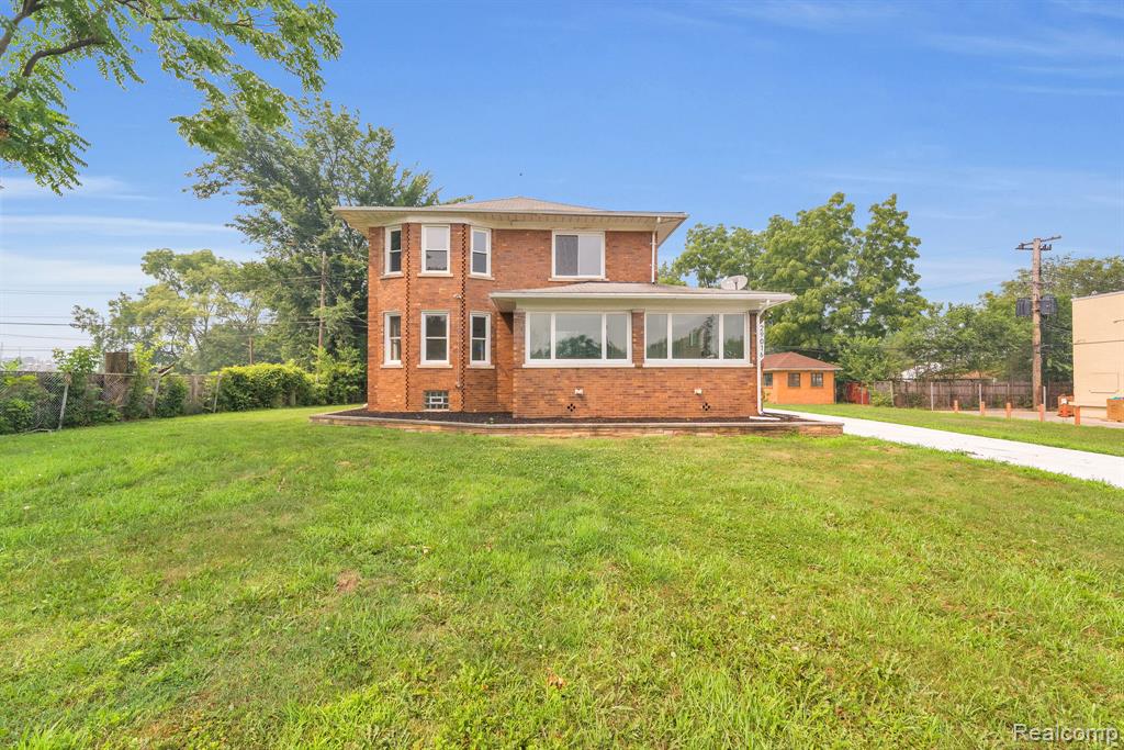 29016 Ford Road, Garden City, MI